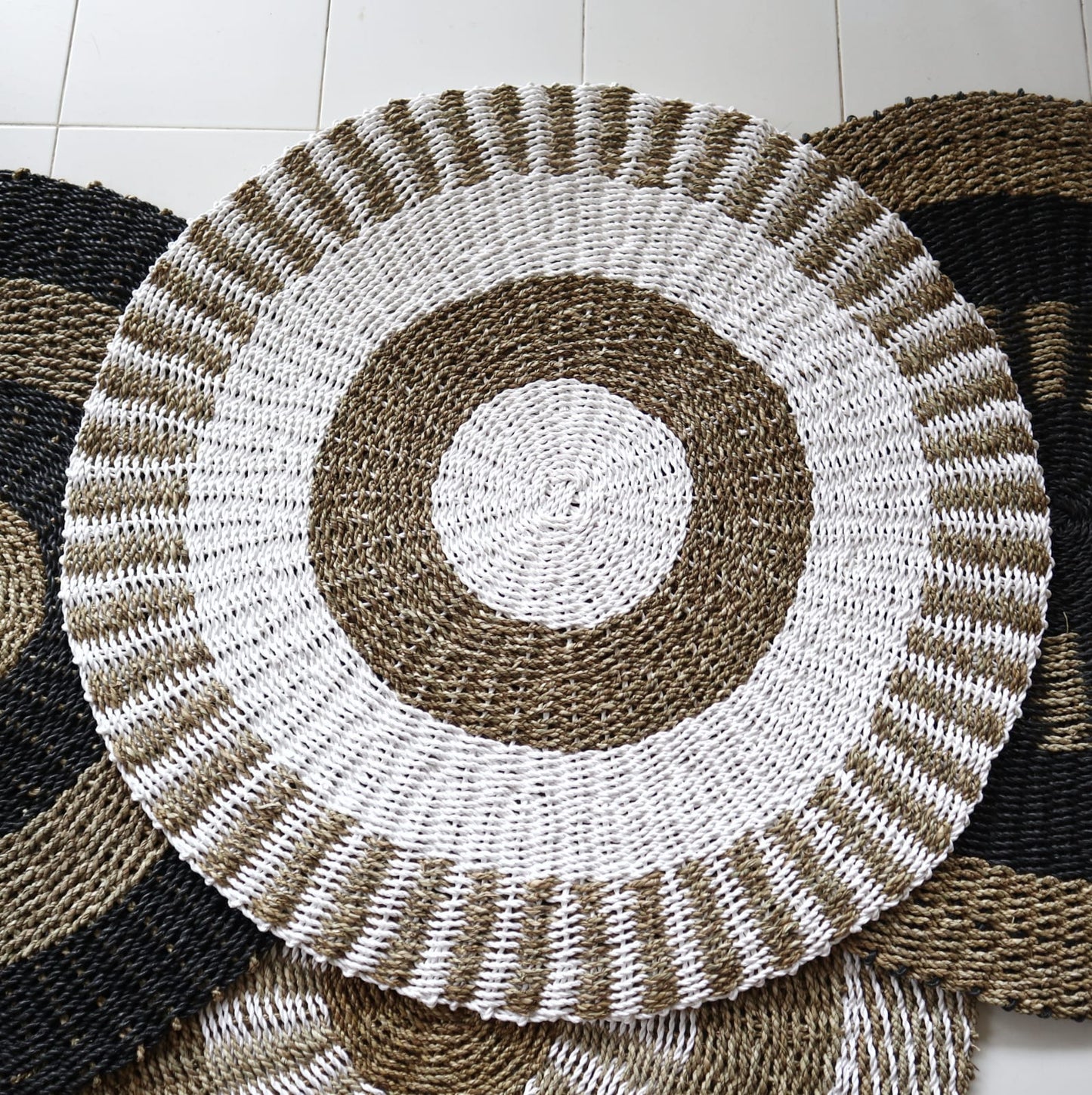 Circle Seagrass White & Tan Rug (Outer Sun) - 1m