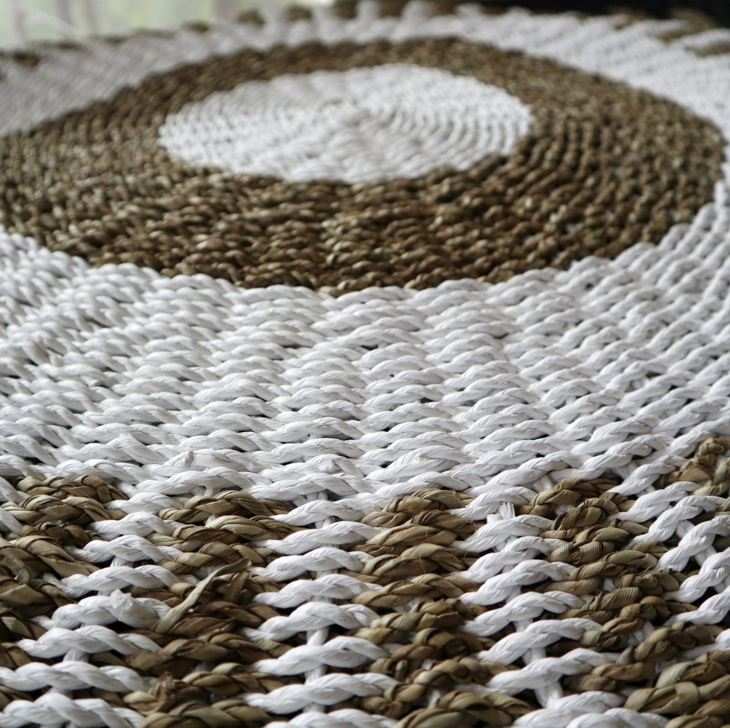 Circle Seagrass White & Tan Rug (Outer Sun) - 1m