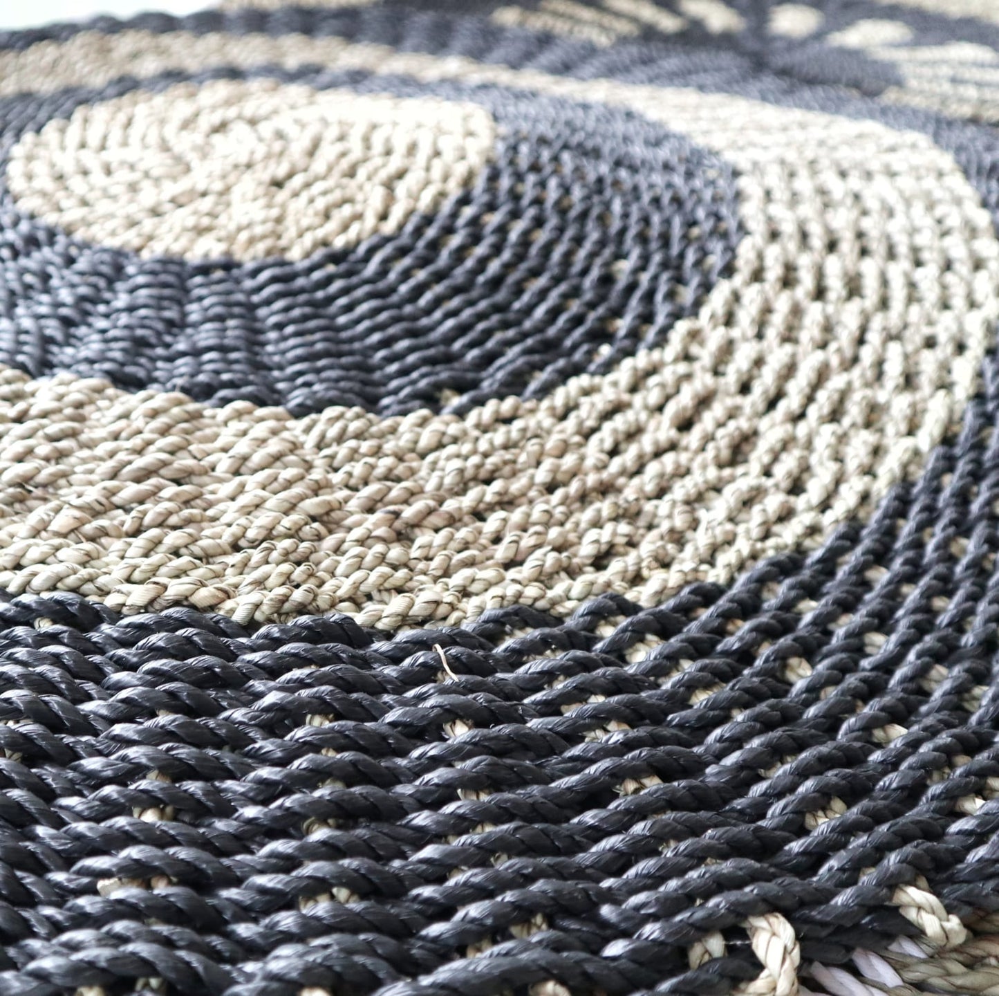 Circle Seagrass Black & Tan Rug - 1m