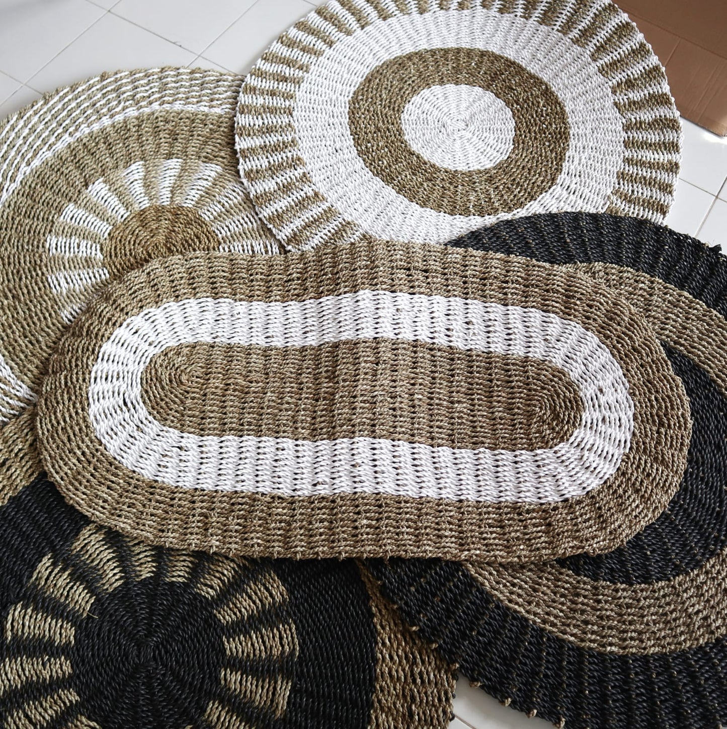 Oval Seagrass Black, White & Tan Classic Rug