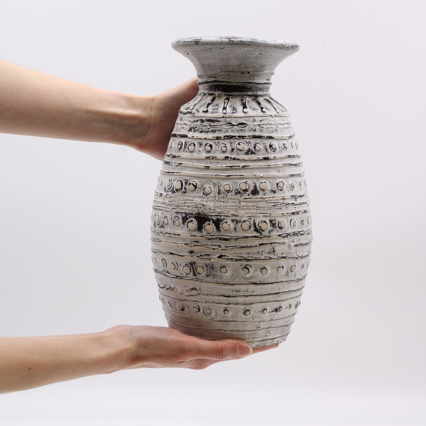 Classic Shaped Vase (Cream)