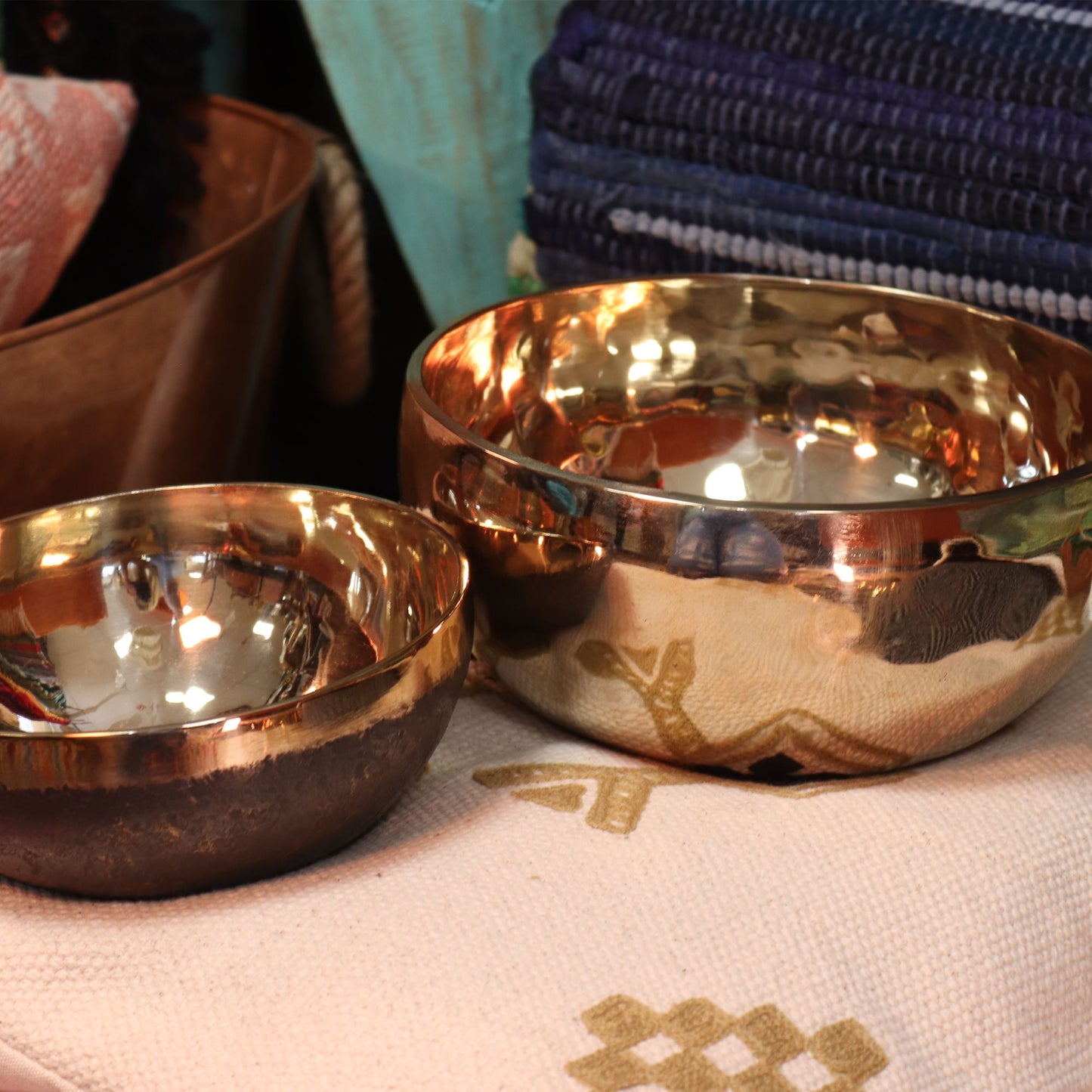 Shining Bell-Metal Handmade Singing Bowl (Extra Large)